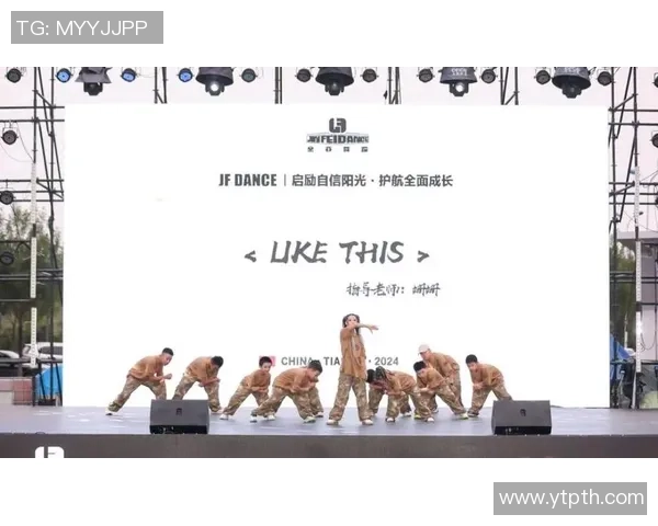 重庆街舞队的控制艺术揭秘：深度解析街舞文化与团队协作的完美结合